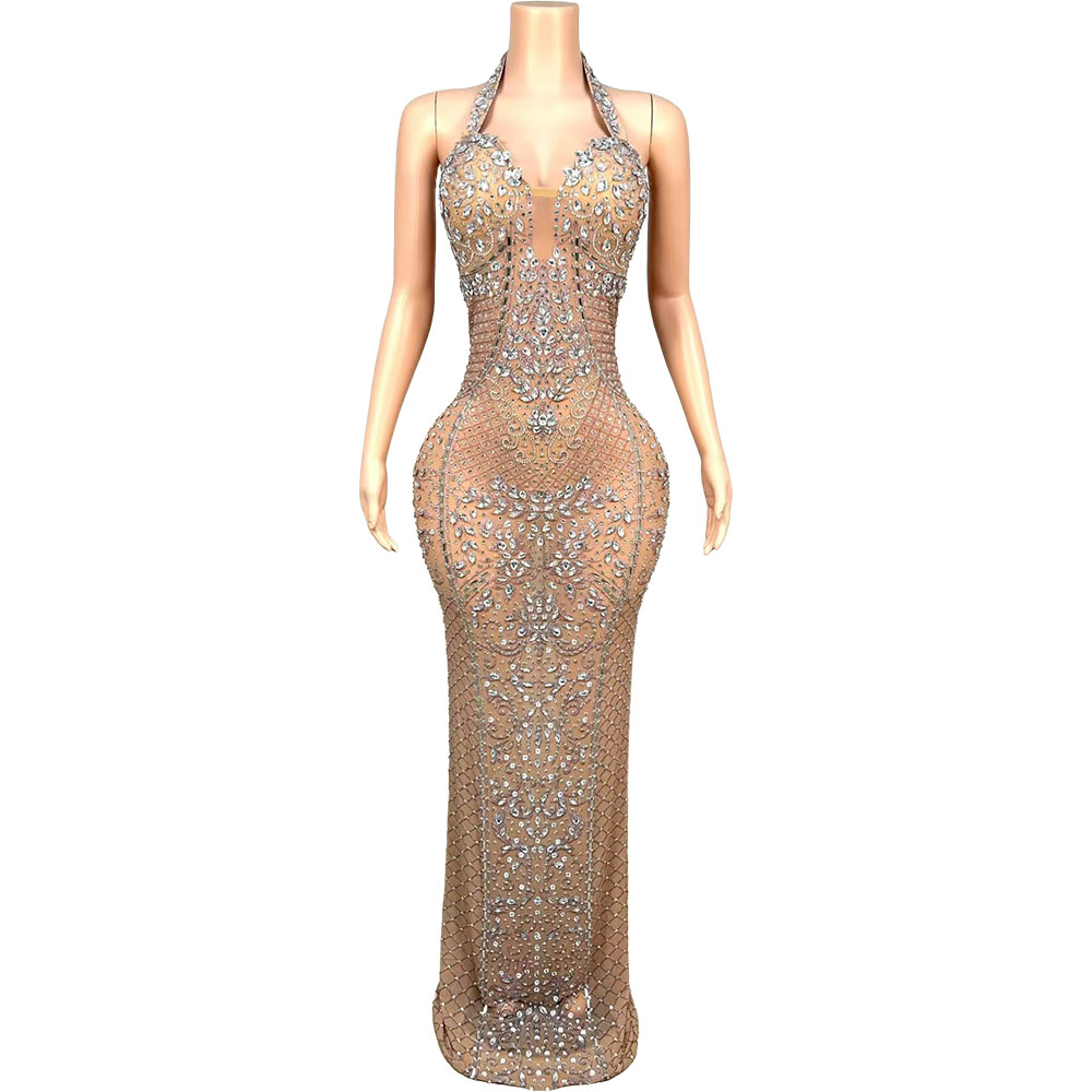 Luxury Lifestyle Photography - Vestido de Noite Luxuoso com Cristais